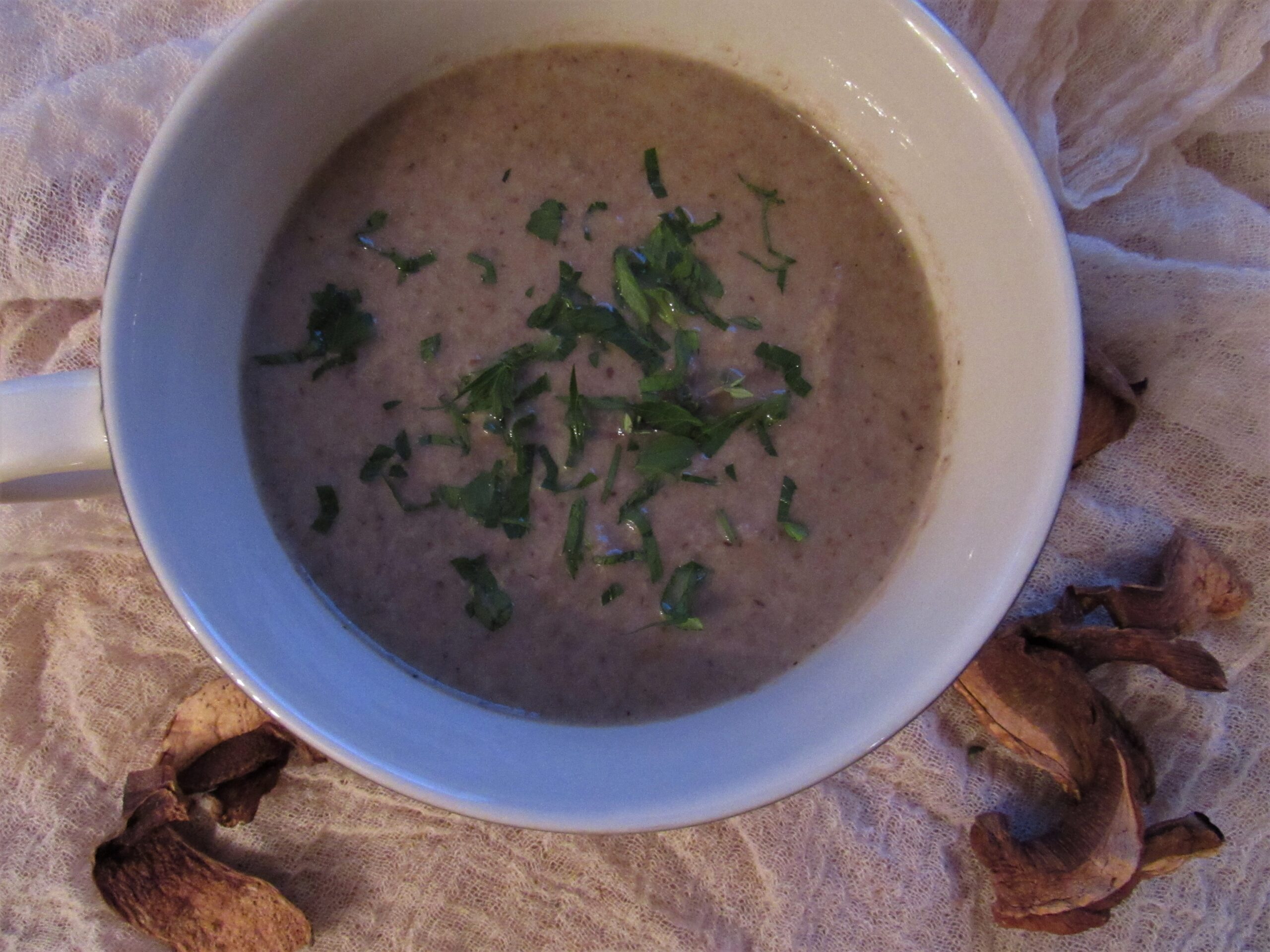 image of a creamy soup with scallions